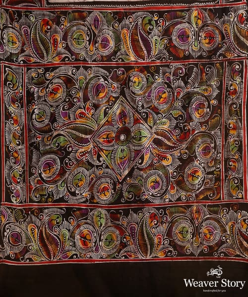 Handloom_Offwhite_And_Black_Pure_Mulberry_Silk_Hand_Batik_Saree_With_Multicolour_Paisleys_WeaverStory_05