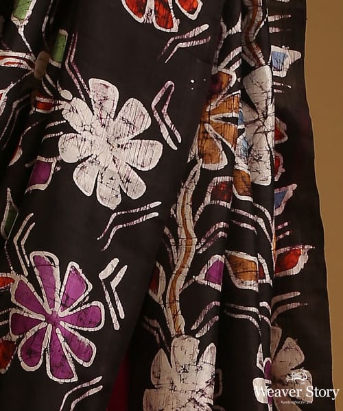 Handloom_Pink_And_Black_Pure_Mulberry_Silk_Hand_Batik_Saree_With_Multicolour_Motifs_WeaverStory_04