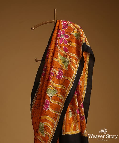 Mustard_Handloom_Pure_Mulberry_Silk_Hand_Batik_Saree_With_Flower_Motifs_WeaverStory_02