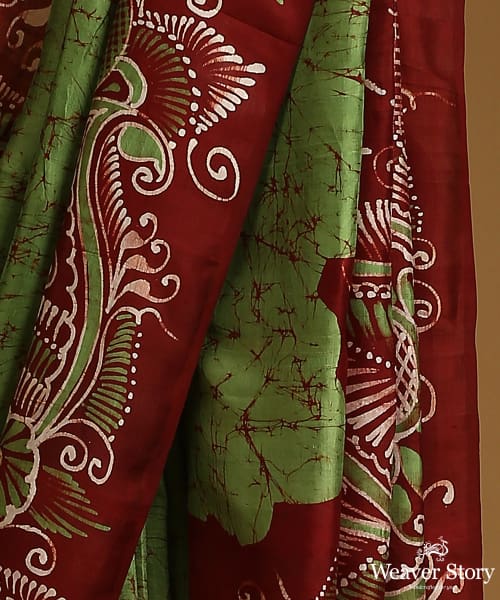 Handloom_Green_And_Brown_Pure_Mulberry_Silk_Hand_Batik_Saree_With_Paisleys_WeaverStory_04