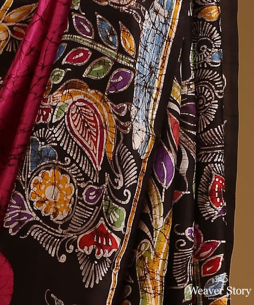 Pink_And_Black_Handloom_Pure_Mulberry_Silk_Hand_Batik_Saree_With_Multicolour_Motifs_WeaverStory_04