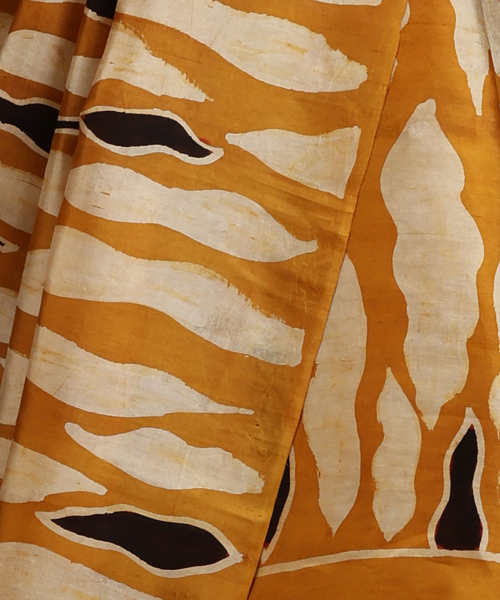 Handloom_Mustard_and_Black_Hand_Batik_Mulberry_Silk_Saree_WeaverStory_04