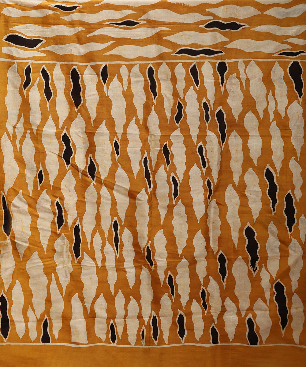 Handloom_Mustard_and_Black_Hand_Batik_Mulberry_Silk_Saree_WeaverStory_05