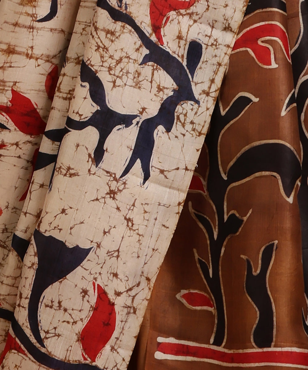 Handloom_Offwhite_Dark_Mustard_Hand_Batik_Mulberry_Silk_Saree_with_Floral_Motifs_WeaverStory_04