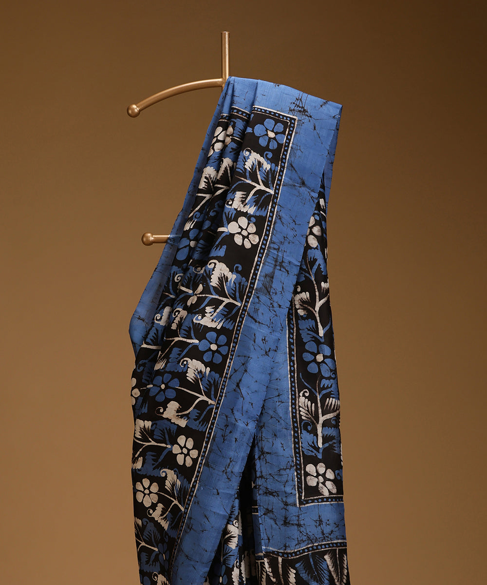 Handloom_Blue_and_Black_Hand_Batik_Mulberry_Silk_Saree_with_All_Over_Floral_Motifs_WeaverStory_02