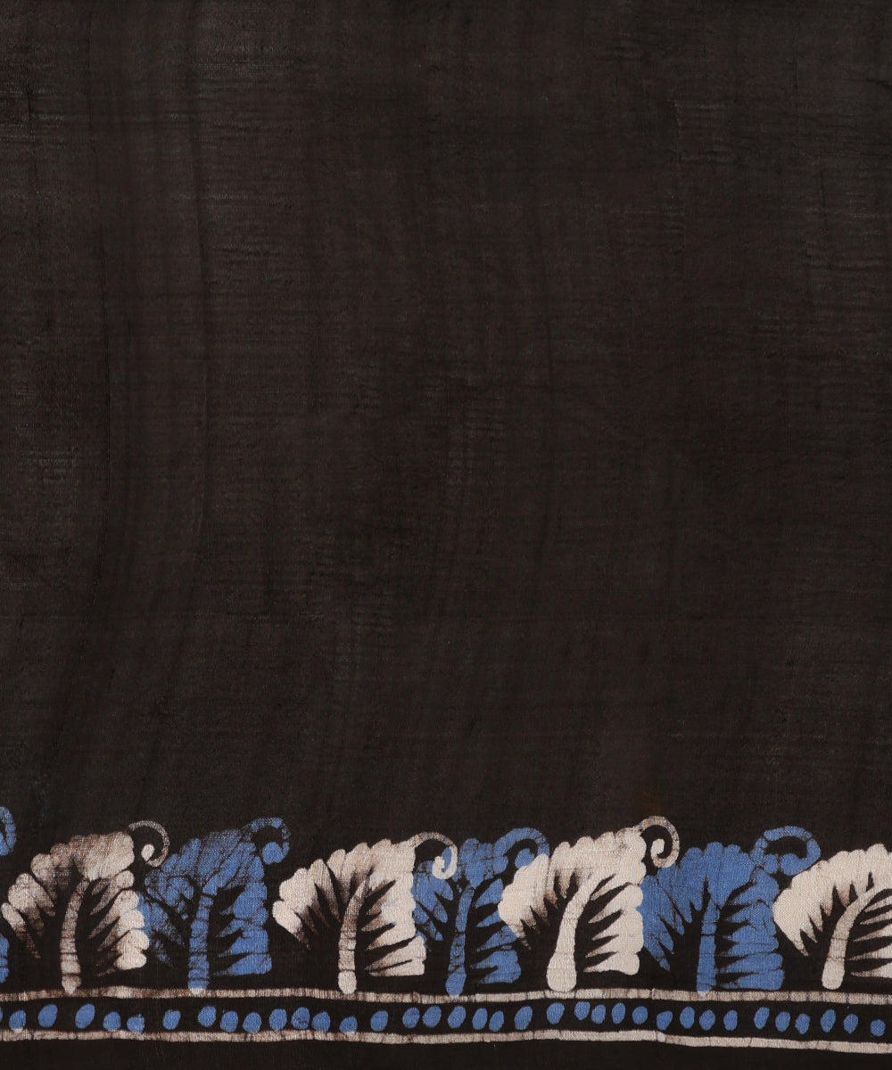 Handloom_Blue_and_Black_Hand_Batik_Mulberry_Silk_Saree_with_All_Over_Floral_Motifs_WeaverStory_06