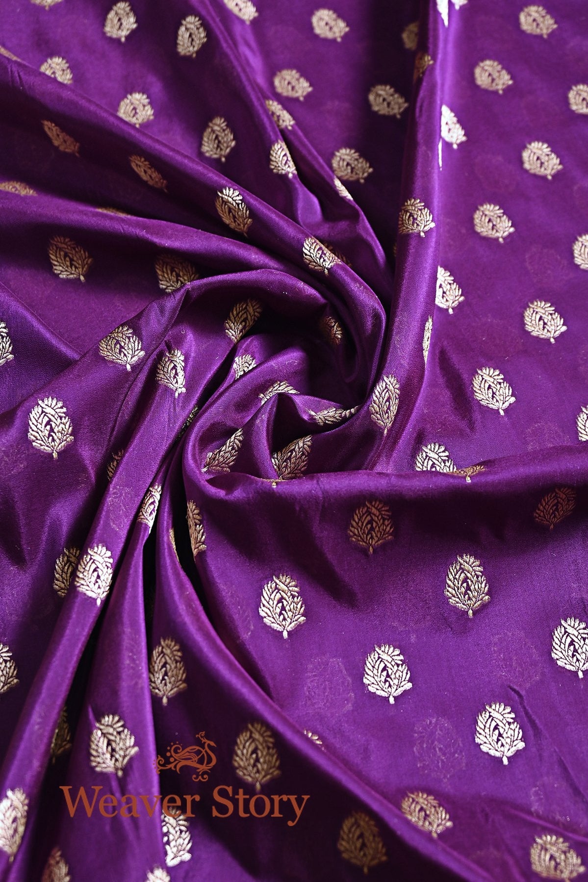 Pruple_Handloom_Katan_Silk_and_Georgette_Banarasi_Dupatta_with_Red_Selvedge_WeaverStory_05