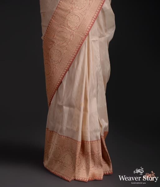 Gold_tissue_saree_with_a_red_and_gold_kadhiyal_border_WeaverStory_04