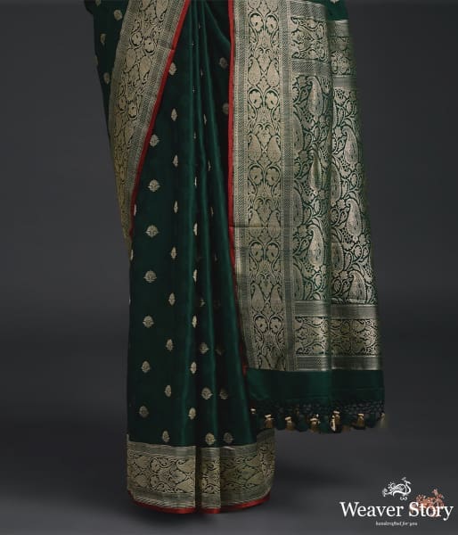 Bottle_Green_Banarasi_Tanchoi_saree_with_golden_motifs_WeaverStory_04