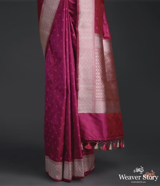 wine_booti_saree_with_sona_rupa_chevron_borders_WeaverStory_04