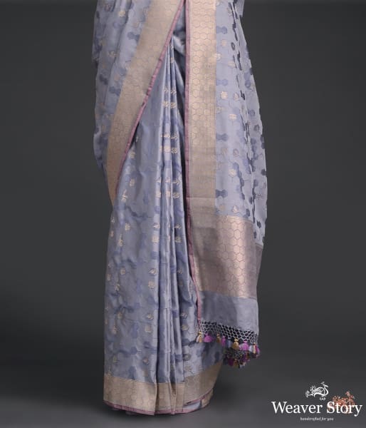 Grey_banarasi_Tanchoi_saree_with_a_honeycomb_design_WeaverStory_04