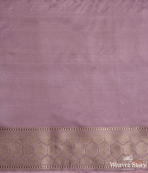 Grey_banarasi_Tanchoi_saree_with_a_honeycomb_design_WeaverStory_05