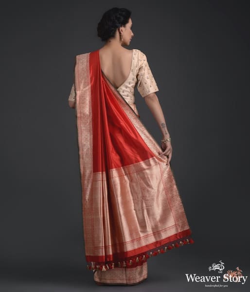 Handwoven_plain_katan_silk_saree_with_a_kadhwa_border_and_pallu_WeaverStory_03