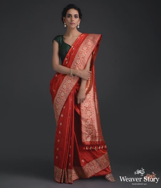 Handwoven_Red_Tanzeb_booti_saree_WeaverStory_02