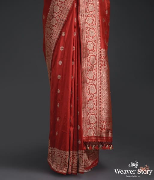 Handwoven_Red_Tanzeb_booti_saree_WeaverStory_04