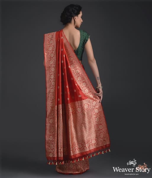 Handwoven_Red_Tanzeb_booti_saree_WeaverStory_03