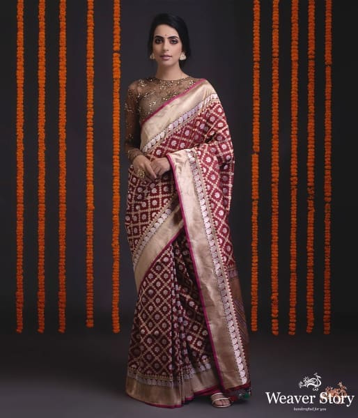Mahroon_and_gold_kadhwa_neelambari_booti_saree_with_heavy_border_WeaverStory_02