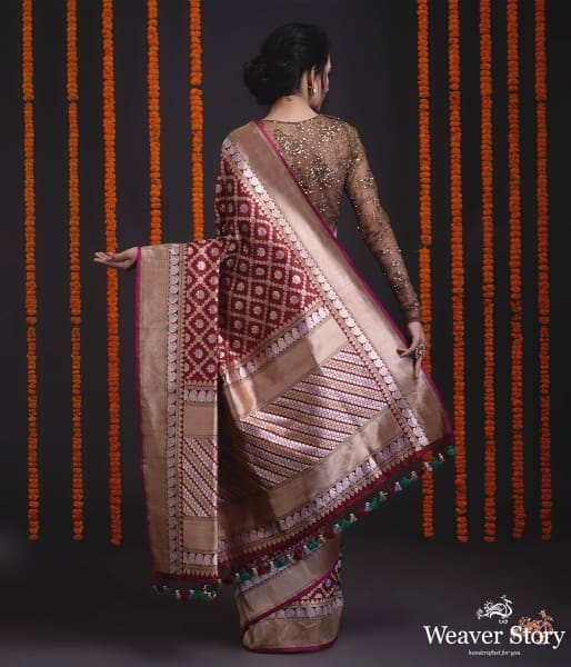 Mahroon_and_gold_kadhwa_neelambari_booti_saree_with_heavy_border_WeaverStory_03