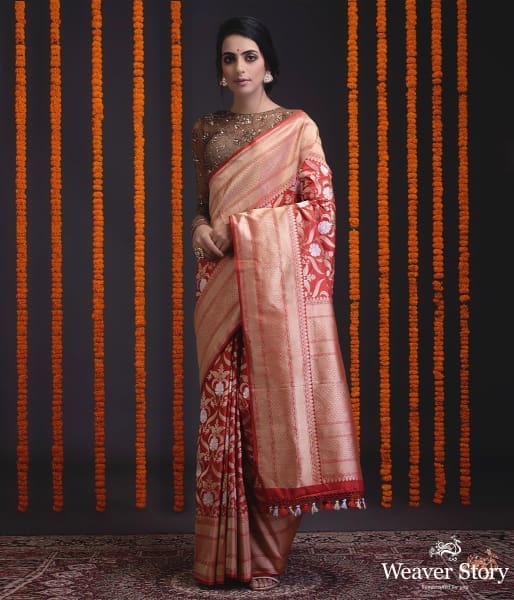 Handwoven_kadhwa_banarasi_jangla_in_bridal_red_woven_in_mehraab_jaali_pattern_WeaverStory_02