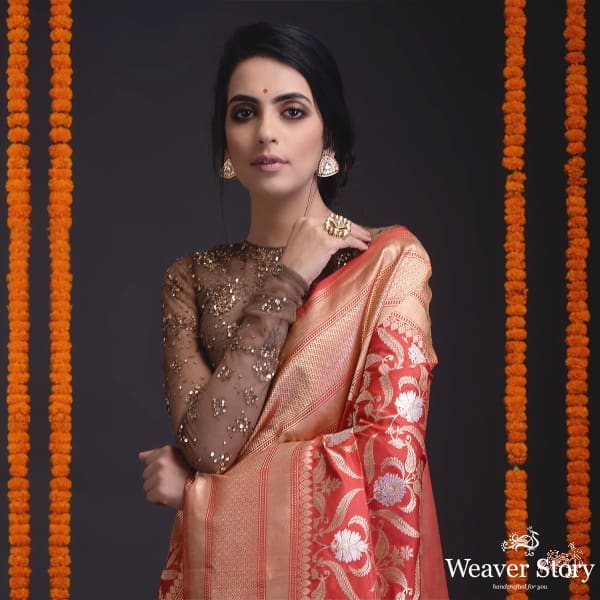 Handwoven_kadhwa_banarasi_jangla_in_bridal_red_woven_in_mehraab_jaali_pattern_WeaverStory_01