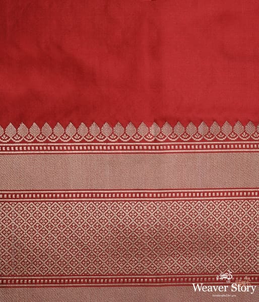 Handwoven_kadhwa_banarasi_jangla_in_bridal_red_woven_in_mehraab_jaali_pattern_WeaverStory_05
