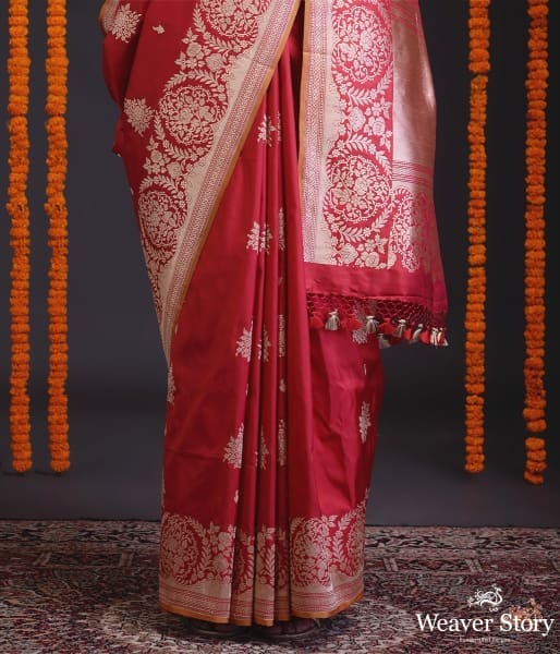 Red_banarasi_saree_with_kadhwa_border_and_boota_WeaverStory_03