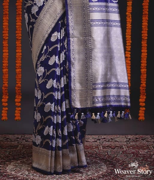 Royal_blue_and_purple_kadhwa_jangla_with_sona_rupa_floral_motifs_WeaverStory_04