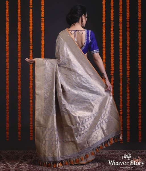 Handwoven_kadhwa_banarasi_jangla_in_grey_colour_with_floral_motifs_WeaverStory_03
