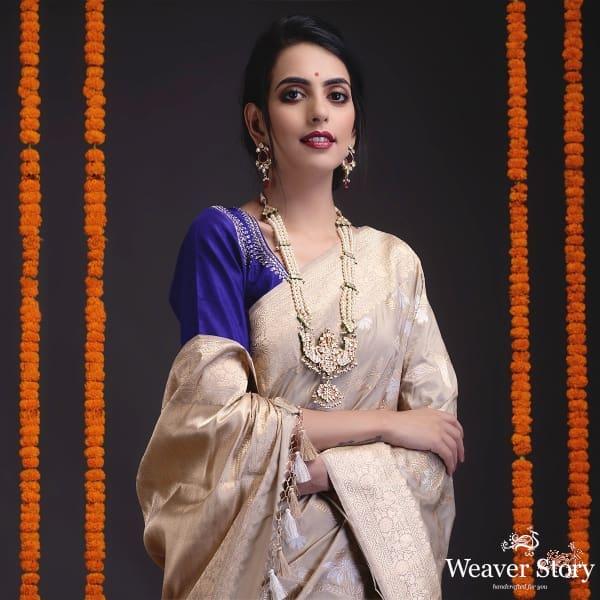 Beige_grey_dual_tone_kadhwa_banarasi_jangla_with_sona_rupa_zari_WeaverStory_01