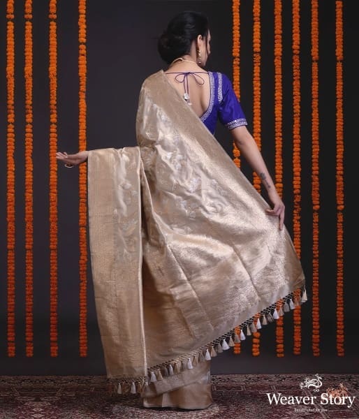 Beige_grey_dual_tone_kadhwa_banarasi_jangla_with_sona_rupa_zari_WeaverStory_03