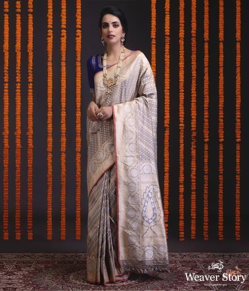 Beige_and_olive_dual_tone_kadhwa_neelambari_booti_saree_with_heavy_border_WeaverStory_02