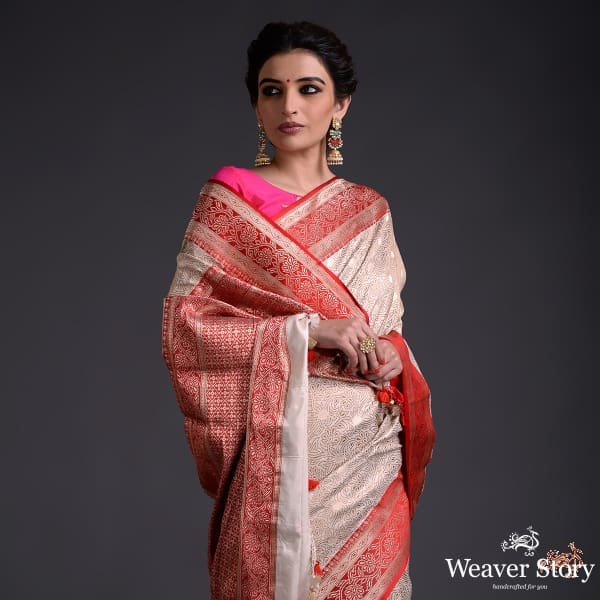 Offwhite_Dampaj_weave_saree_with_kadhiyal_borders_in_red_WeaverStory_01
