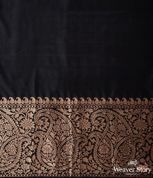 Offwhite_and_black_ektara_saree_with_paisley_motifs_WeaverStory_05