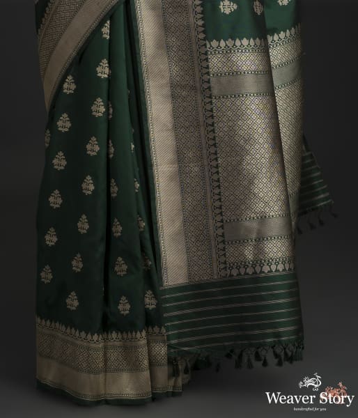 Emerald_Green_ektara_weave_saree_with_delicate_leaf_motifs_WeaverStory_04