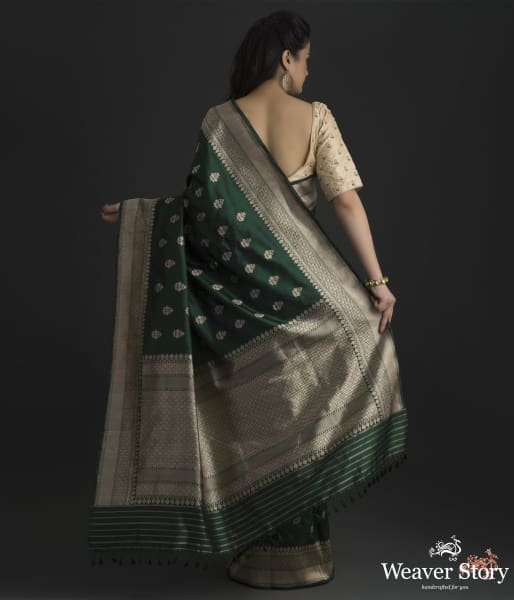 Emerald_Green_ektara_weave_saree_with_delicate_leaf_motifs_WeaverStory_03