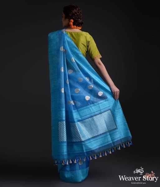 Cobalt_blue_kadhwa_kora_with_zari_booti_and_thread_border_WeaverStory_03