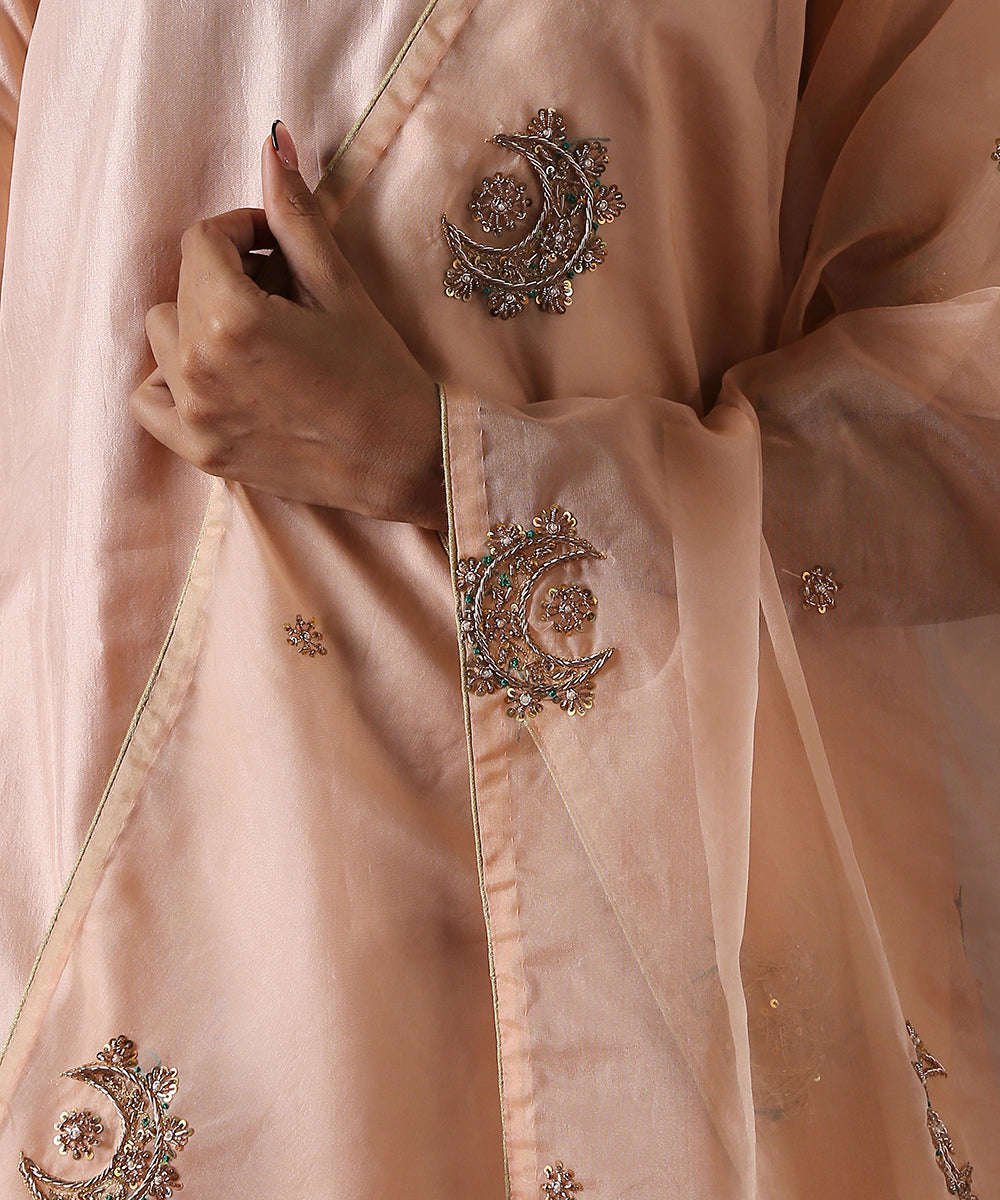 Handwoven_Peach_Organza_Chaand_Boota_Zardozi_Dupatta_WeaverStory_03