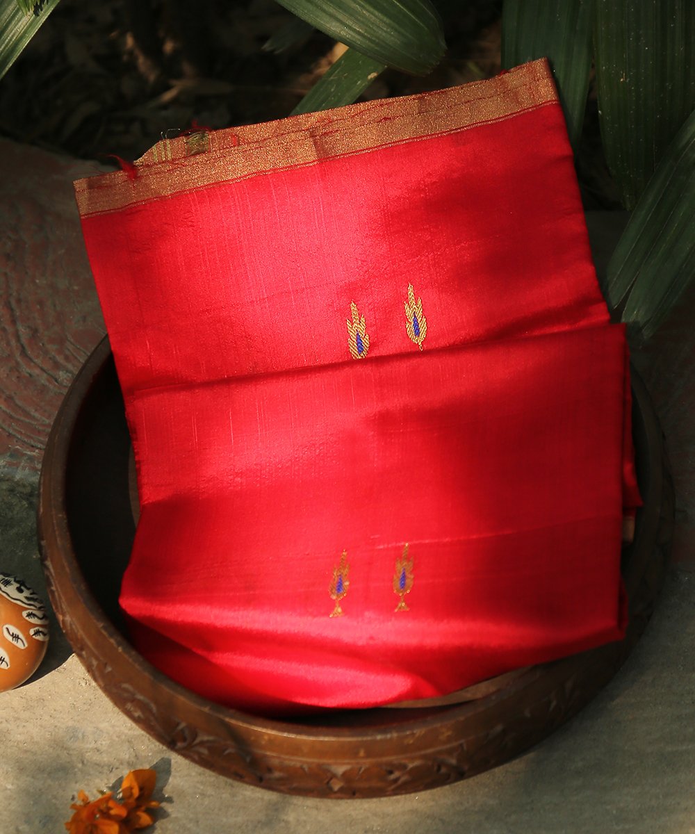 Red_Handloom_Pure_Chanderi_Silk_Eknaliya_Chanderi_Dupatta_with_Leaf_Motifs_WeaverStory_01