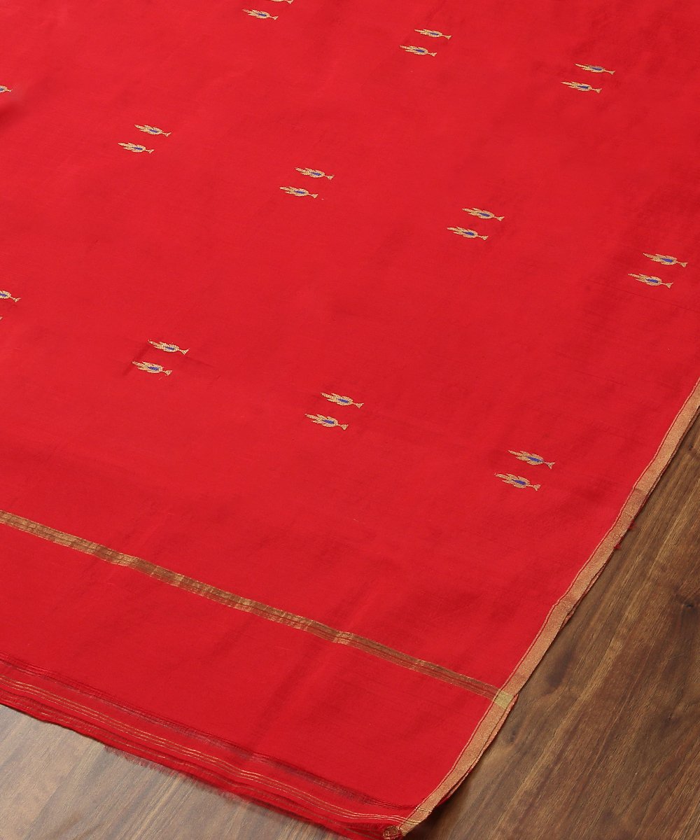 Red_Handloom_Pure_Chanderi_Silk_Eknaliya_Chanderi_Dupatta_with_Leaf_Motifs_WeaverStory_03