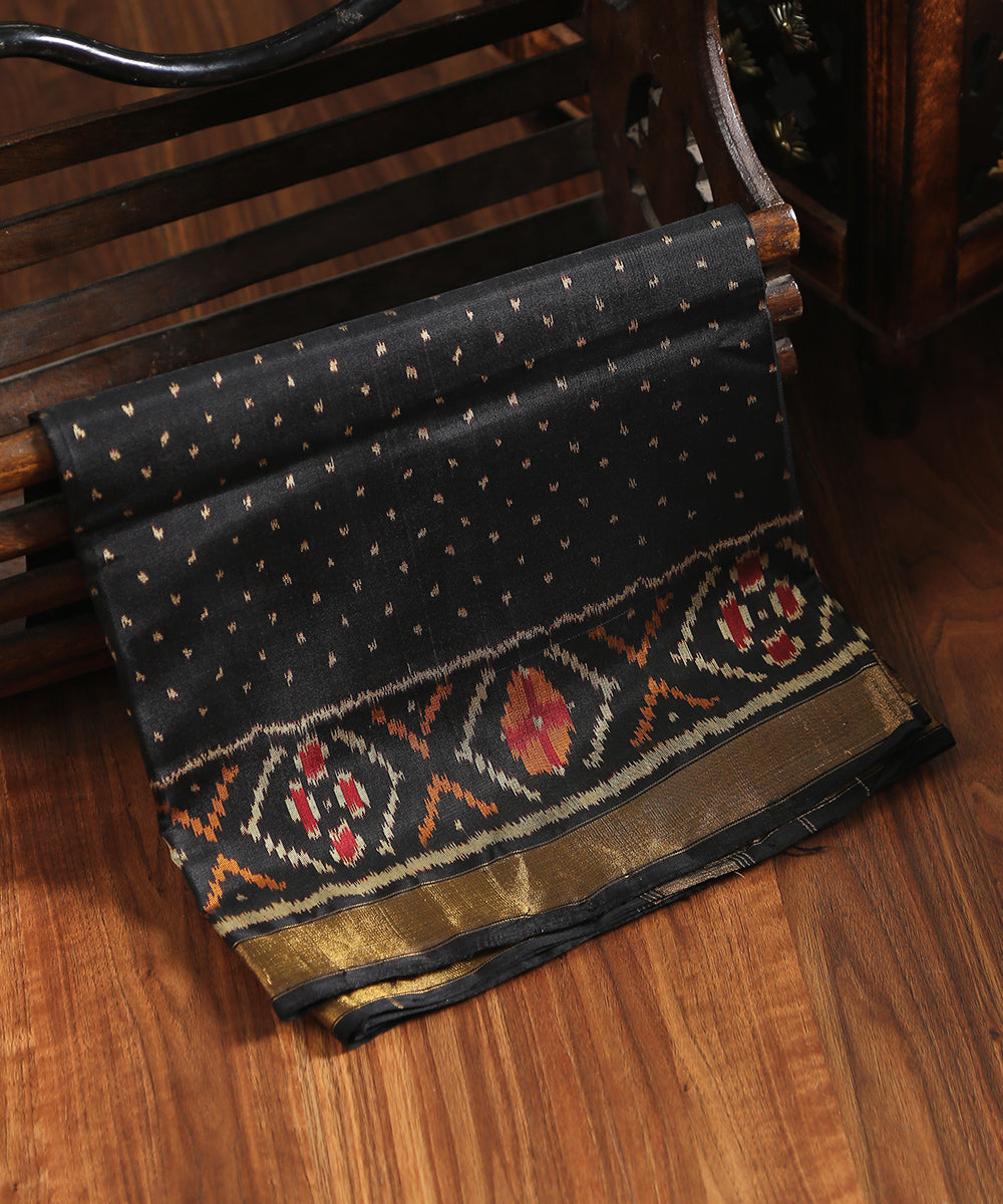 Handloom_Black_Single_Ikat_Mulberry_Silk_Patola_Dupatta_WeaverStory_01