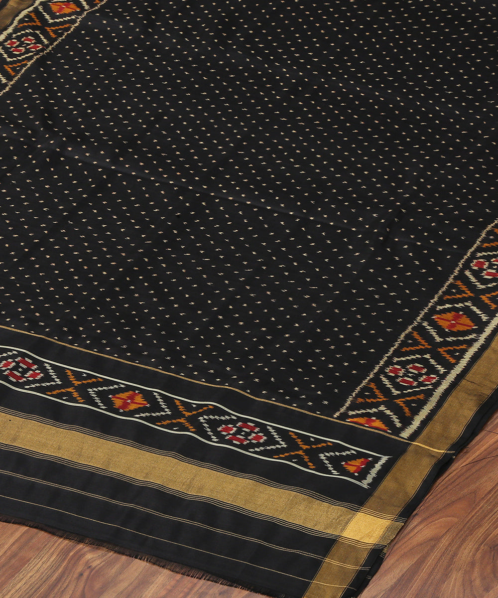 Handloom_Black_Single_Ikat_Mulberry_Silk_Patola_Dupatta_WeaverStory_03