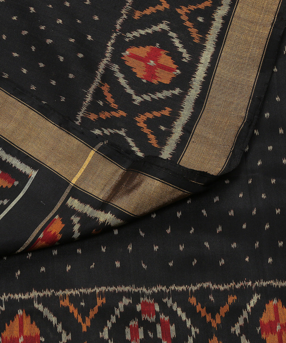 Handloom_Black_Single_Ikat_Mulberry_Silk_Patola_Dupatta_WeaverStory_04