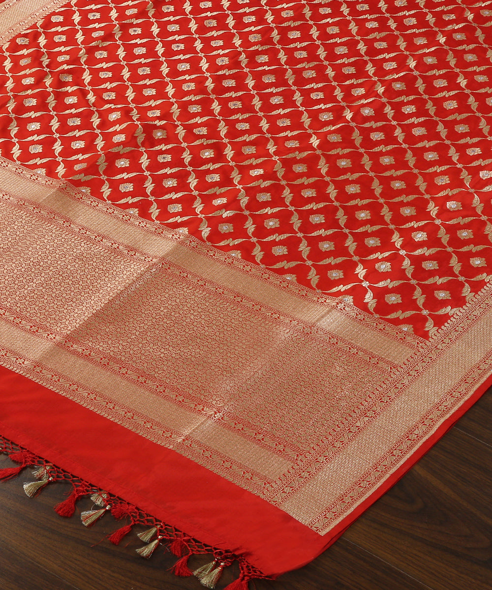 Red_Handloom_Pure_Katan_Silk_Meenakari_Banarasi_Dupatta_With_Cutwork_Jaal_WeaverStory_03