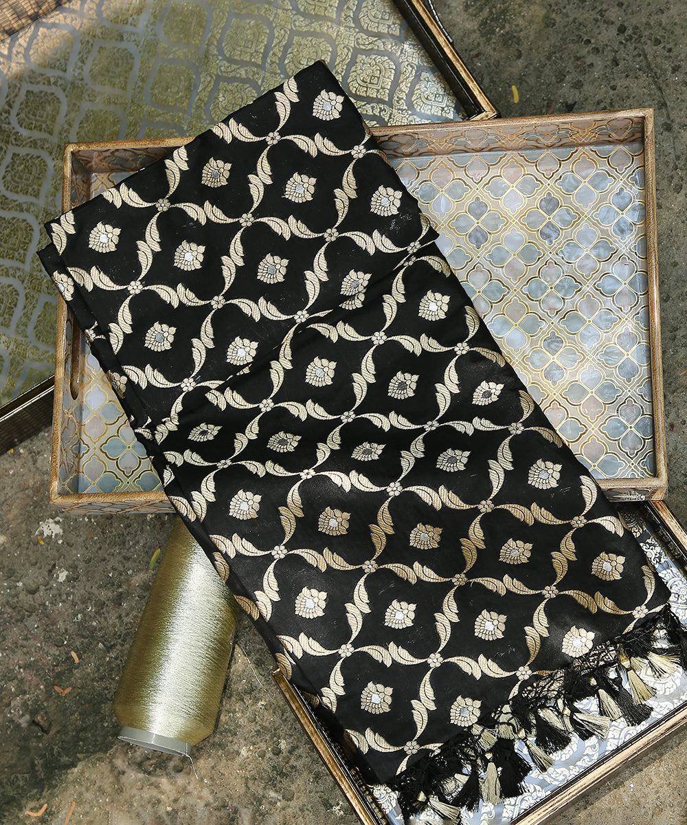 Black_Handloom_Pure_Katan_Silk_Cutwork_Banarasi_Dupatta_With_Silver_Meenakari_WeaverStory_01