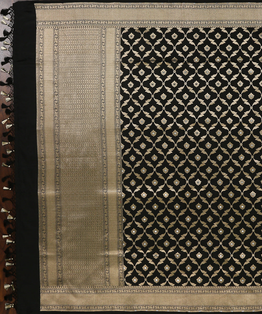 Black_Handloom_Pure_Katan_Silk_Cutwork_Banarasi_Dupatta_With_Silver_Meenakari_WeaverStory_02