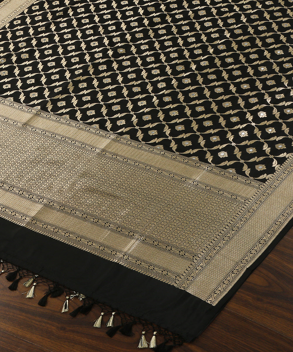 Black_Handloom_Pure_Katan_Silk_Cutwork_Banarasi_Dupatta_With_Silver_Meenakari_WeaverStory_03