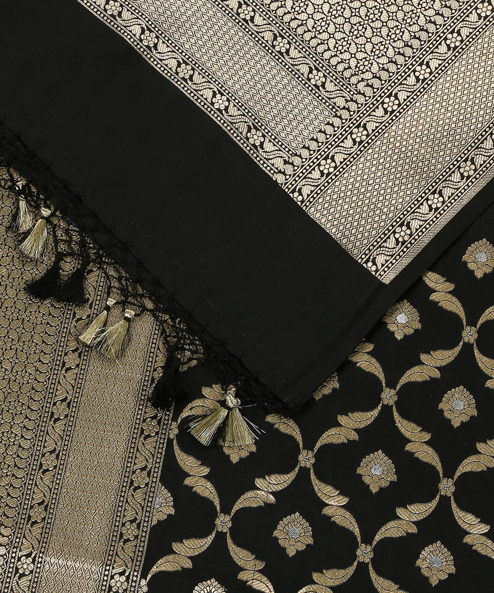 Black_Handloom_Pure_Katan_Silk_Cutwork_Banarasi_Dupatta_With_Silver_Meenakari_WeaverStory_04