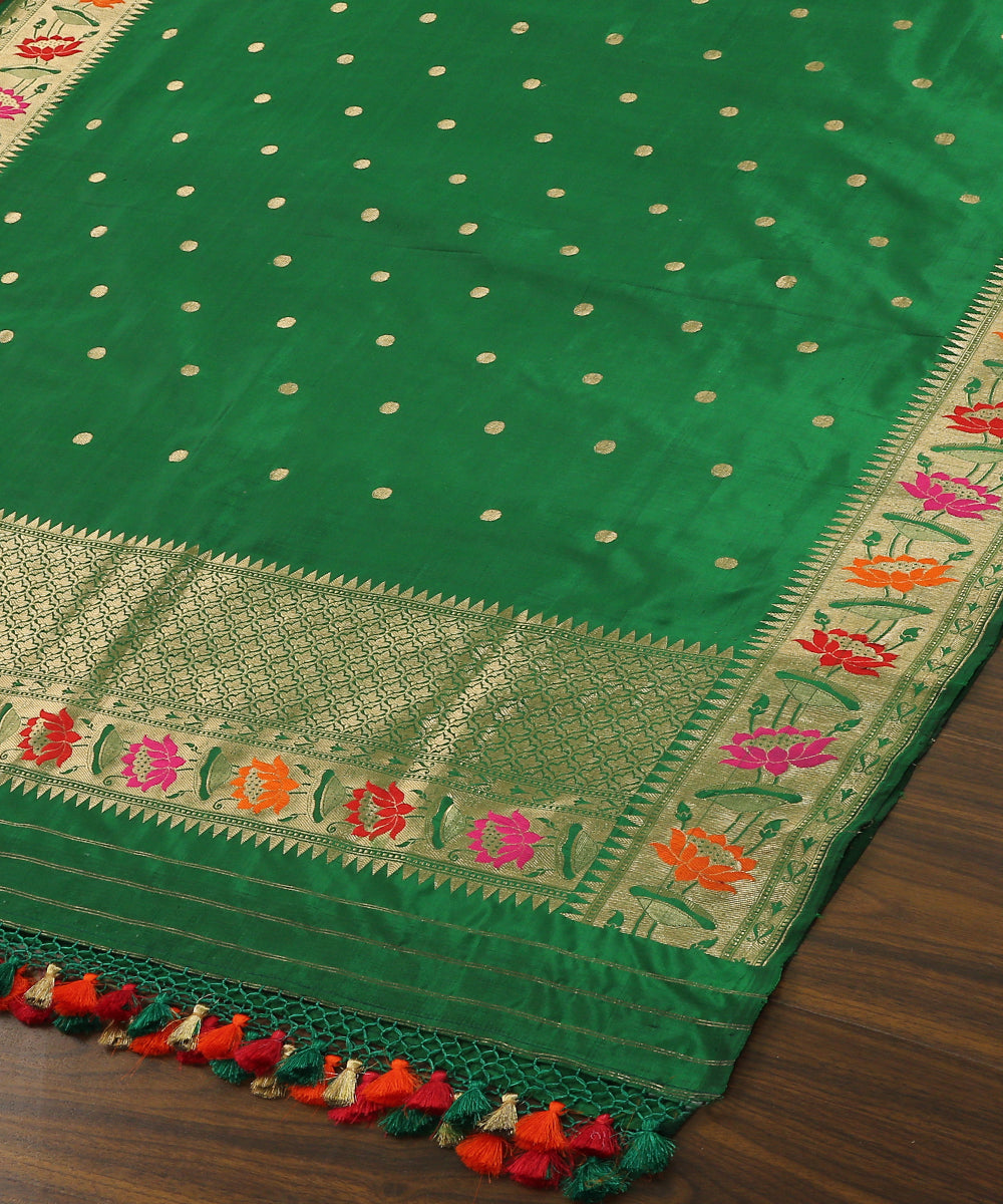 Green_Handloom_Kadhwa_Booti_Pure_Katan_Silk_Banarasi_Dupatta_With_Paithani_Border_WeaverStory_03