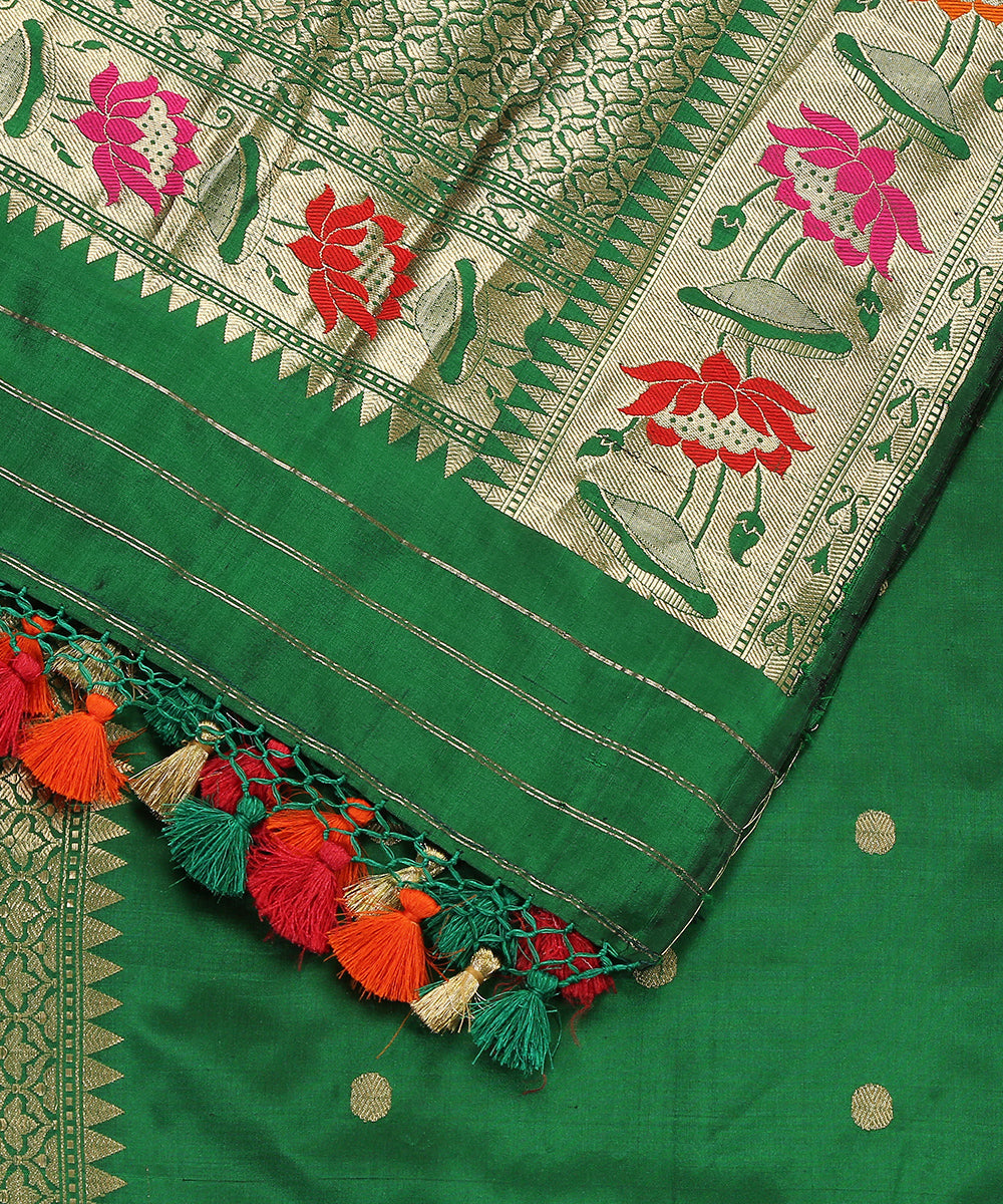 Green_Handloom_Kadhwa_Booti_Pure_Katan_Silk_Banarasi_Dupatta_With_Paithani_Border_WeaverStory_04