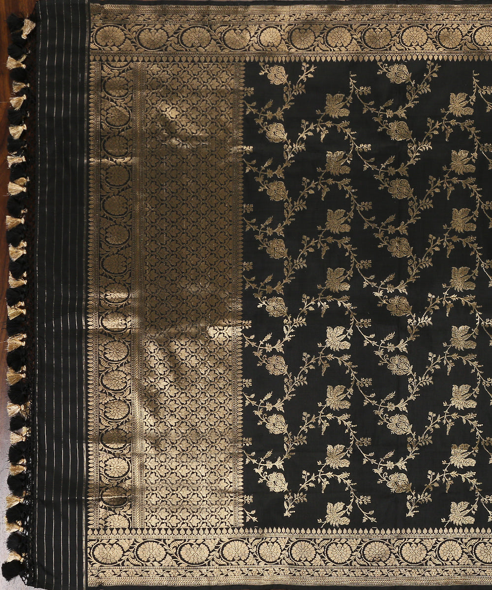 Handloom_Black_Pure_Katan_Silk_Kadhwa_Jangla_Banarasi_Dupatta_WeaverStory_02